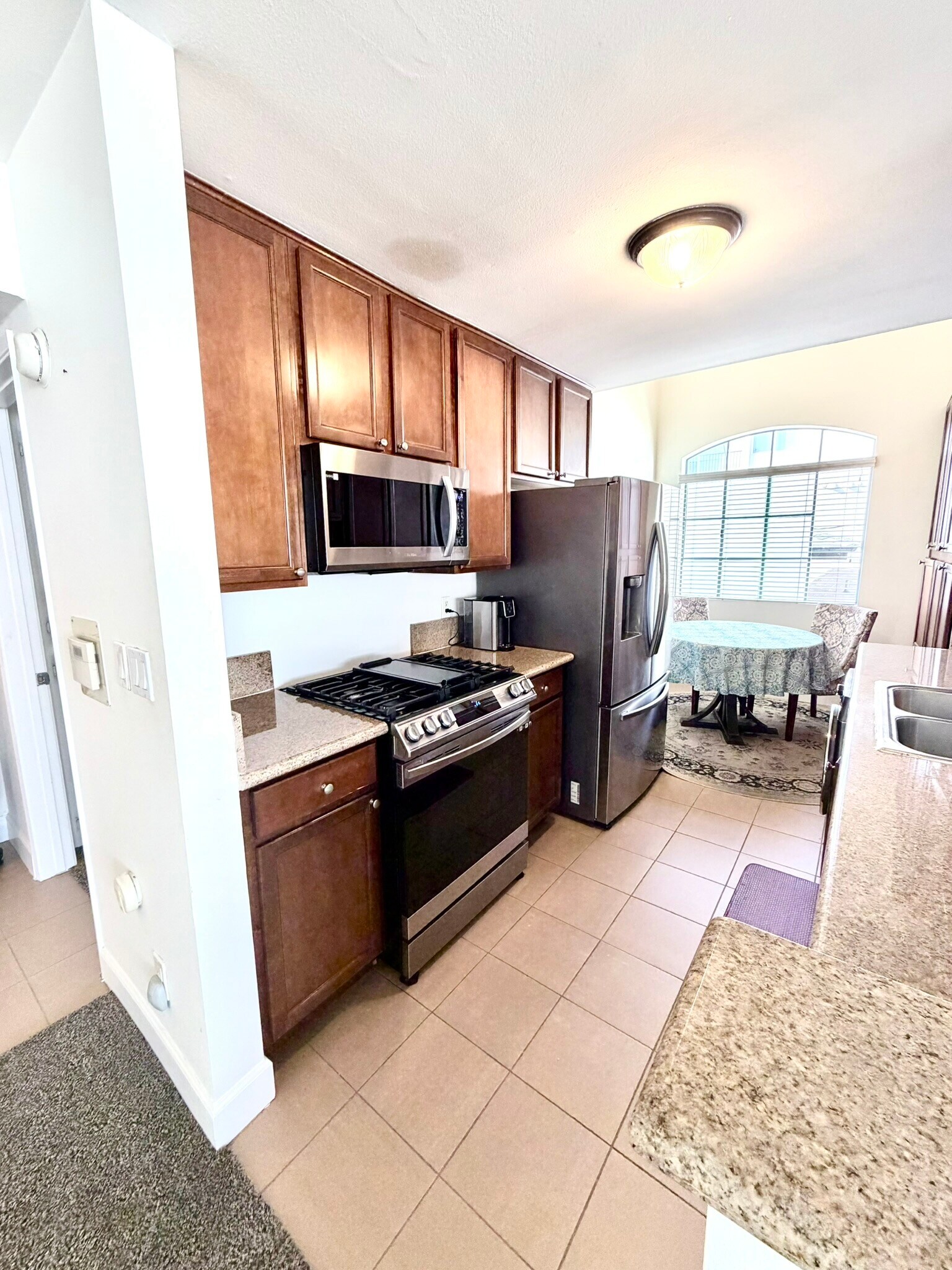 Building Photo - 1430 Colby Ave