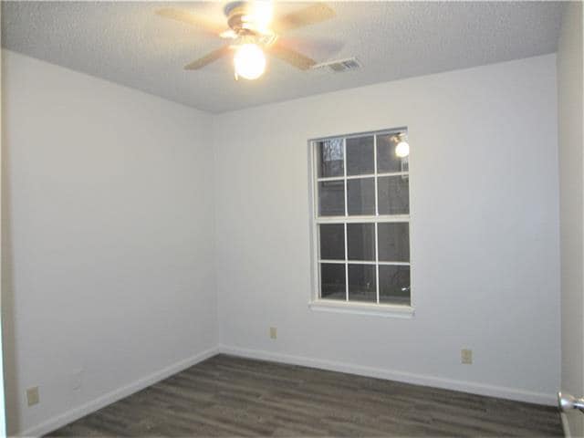 Building Photo - 501 Mounts Ave