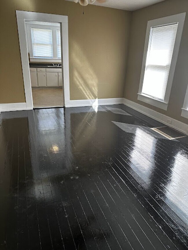 Building Photo - MOVE IN SPECIAL!! FIRST MONTH FREE!