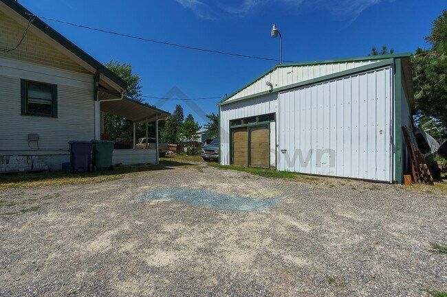 Building Photo - 1 Bedroom 1 Bath Home with Off-Street Parking Available in Midtown Coeur d'Alene!