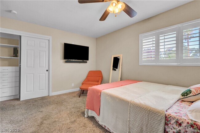 Building Photo - 2712 W Oakey Blvd