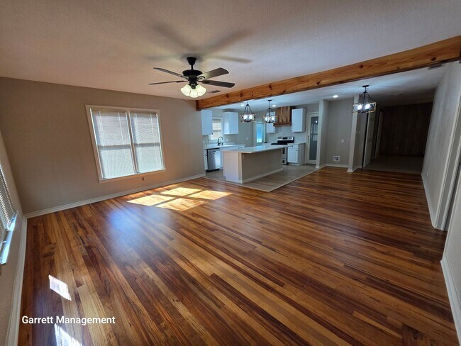 Building Photo - 3/2 Remodeled Home in Lampasas