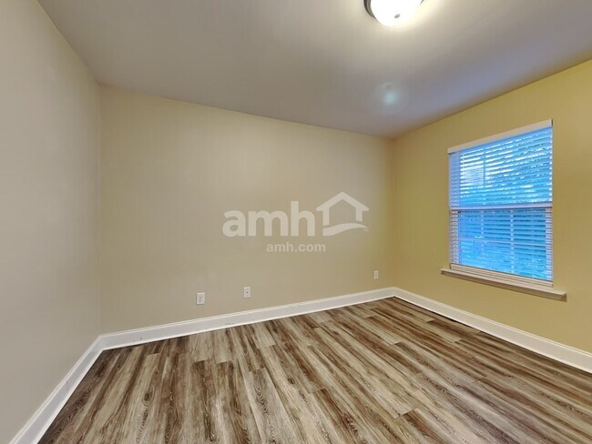 Building Photo - 2 Ristona Dr