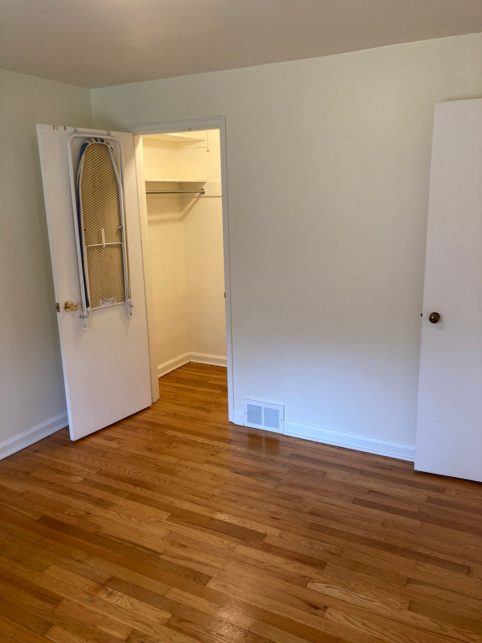 Building Photo - 709 Vallevista Ave