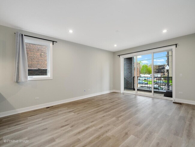 Building Photo - 3956 S Indiana Ave