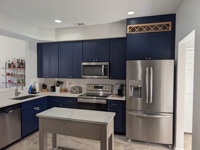 Building Photo - 4717 Farm Lake Dr