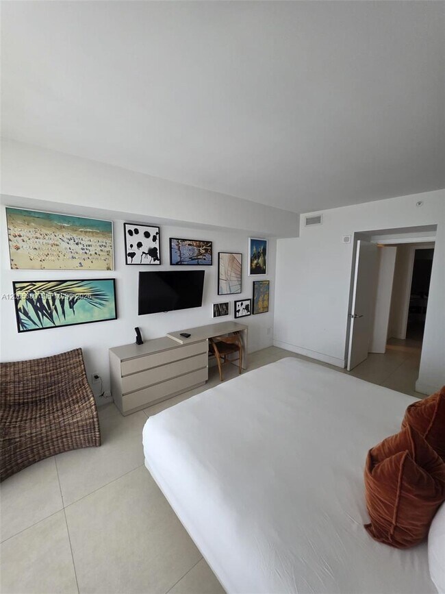 Building Photo - 4111 S Ocean Dr