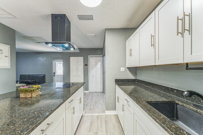 Building Photo - 465 Rio Grande Ln