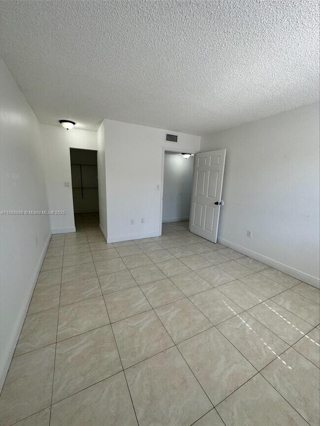 Building Photo - 6214 SW 131st Ct