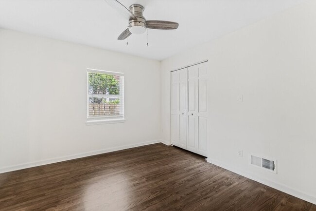 Building Photo - 316 24th St