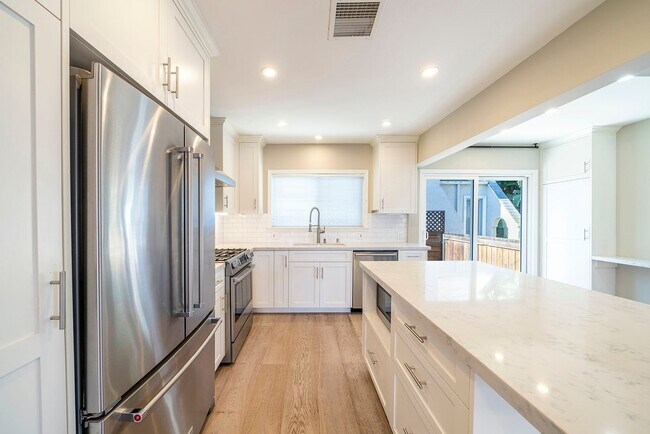 Building Photo - Warm & Inviting Venice Beach Rental Home!