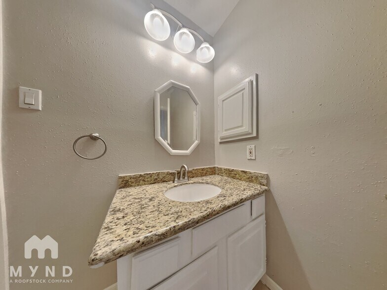 Building Photo - 20030 N Cedar Sun Trail