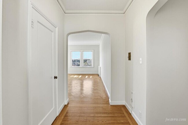 Building Photo - 555 Pierce St