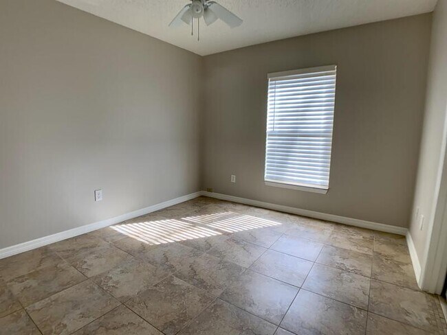 Building Photo - 3651 N Goldenrod Rd