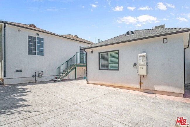 Building Photo - 8322 Colegio Dr
