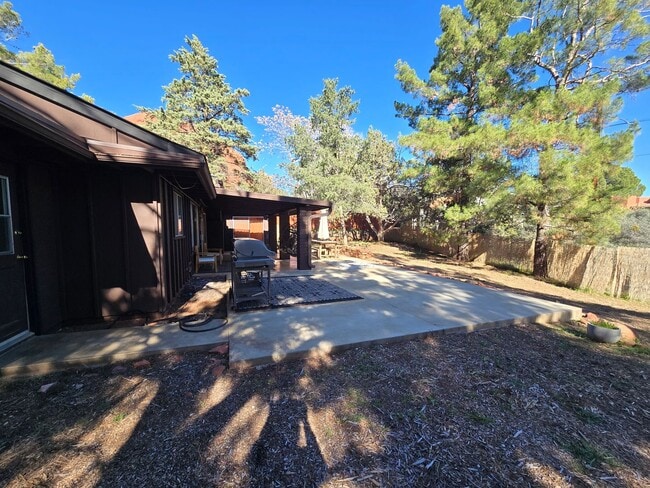 Building Photo - Furnished, 1-Year Long-Term Rental **Leasing Special $250 Off first two month rent with a year le...