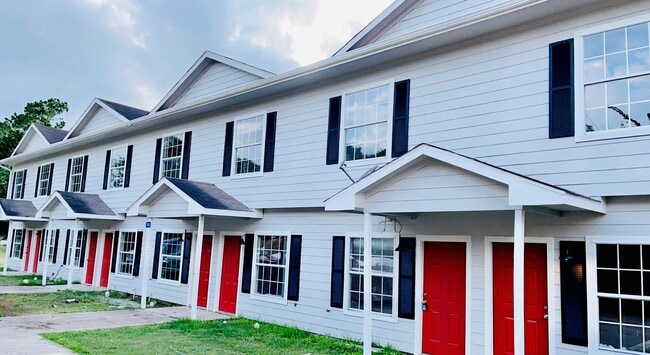 Building Photo - Townhomes on Anita