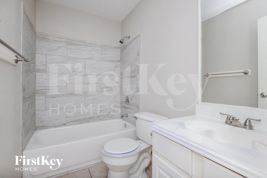 Building Photo - 2508 Esquire Dr