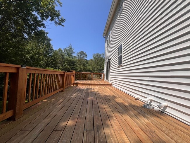 Building Photo - 1093 Wintergreen Ln