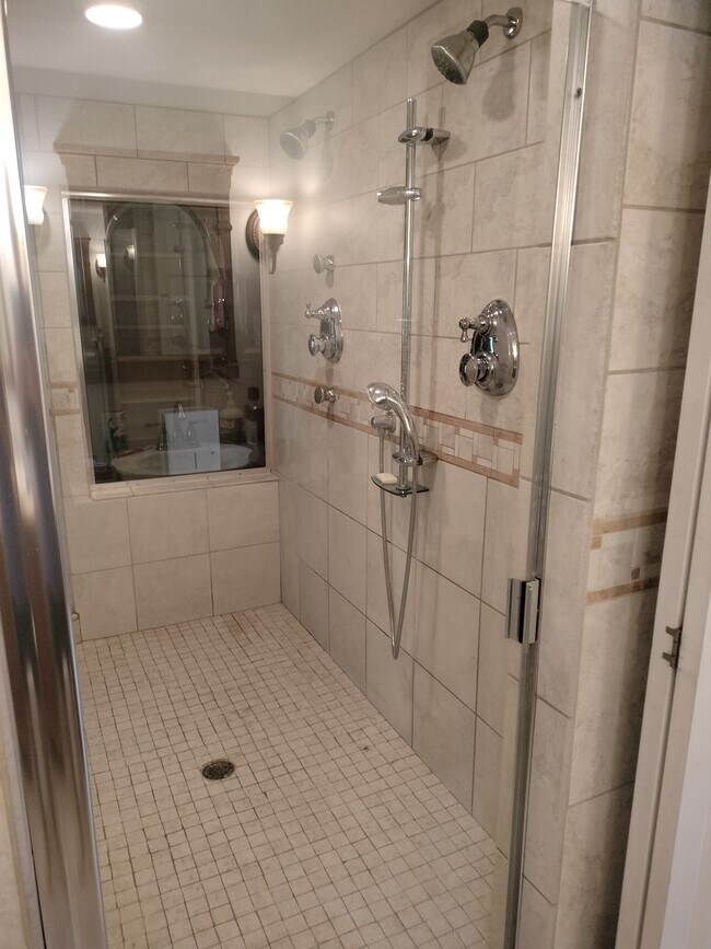 Building Photo - 24 Bayberry Ln