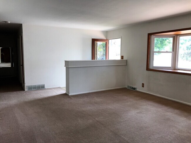 Building Photo - Spacious 3 Bed 2 Bath House Near CSU Campus!