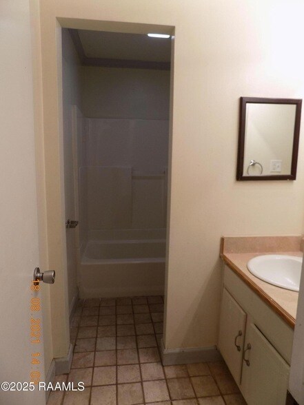 Building Photo - 11 Clematis Ct