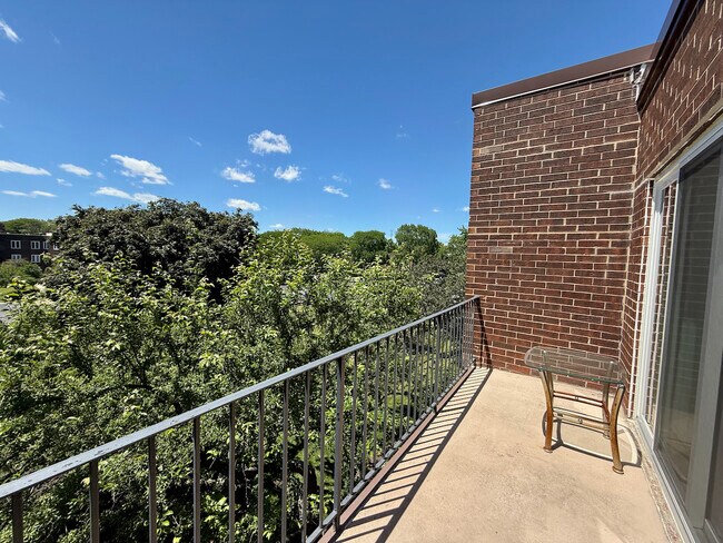 Building Photo - 1550 Sandpebble Dr
