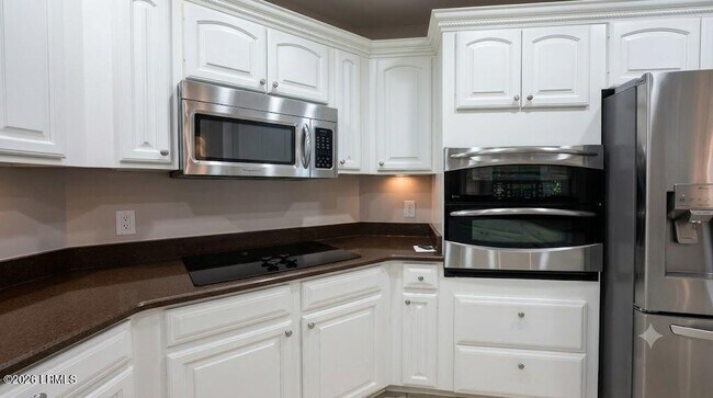 Building Photo - 1305 Rowland Dr