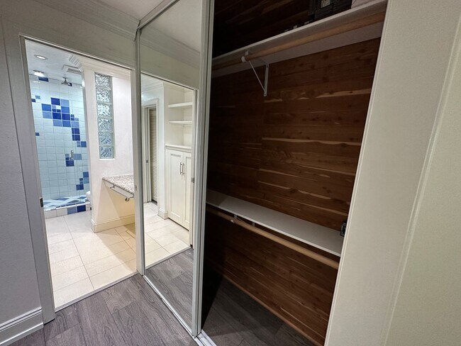 Building Photo - Morningside on the Lake Downstairs 1 Bedroom 1 Bath