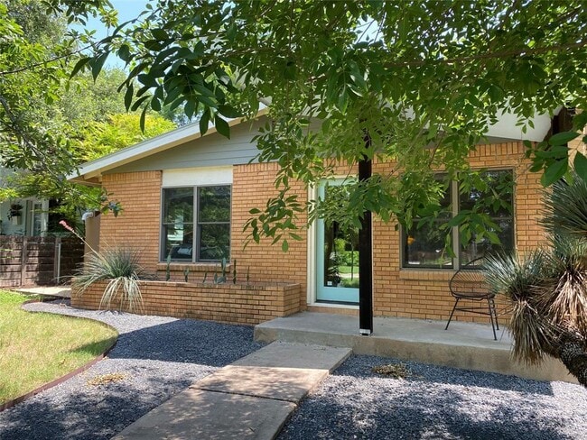 Primary Photo - 1005 W St Johns Ave