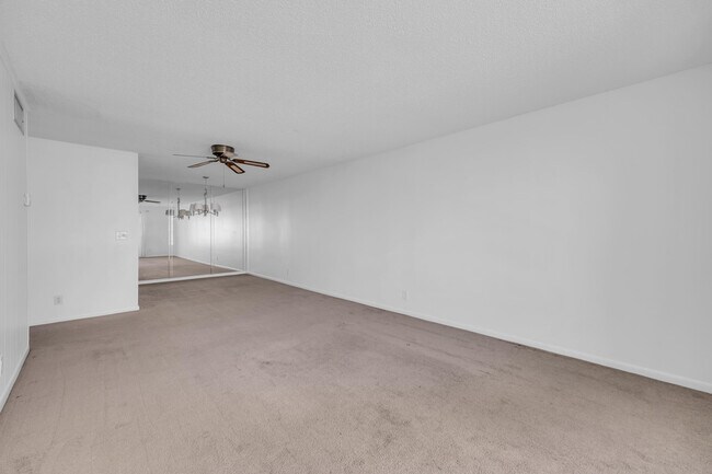 Building Photo - 125 Shore Ct