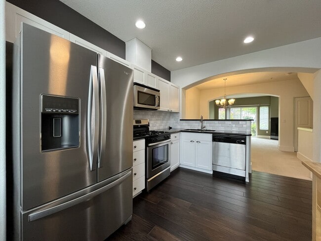 Building Photo - 2 Bedroom 2.5 Bathroom with 2 Tandem Car garage ~ Convenient Cedar Mill Location Near St. Vincent...
