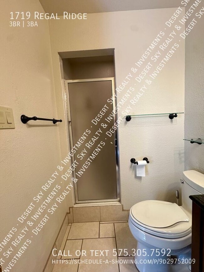 Building Photo - 1719 Regal Ridge St