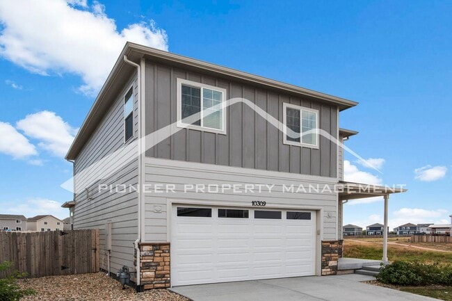 Building Photo - Modern 4-Bed, 2.5-Bath Home with 2 car garage, AC and Private Enclosed Yard