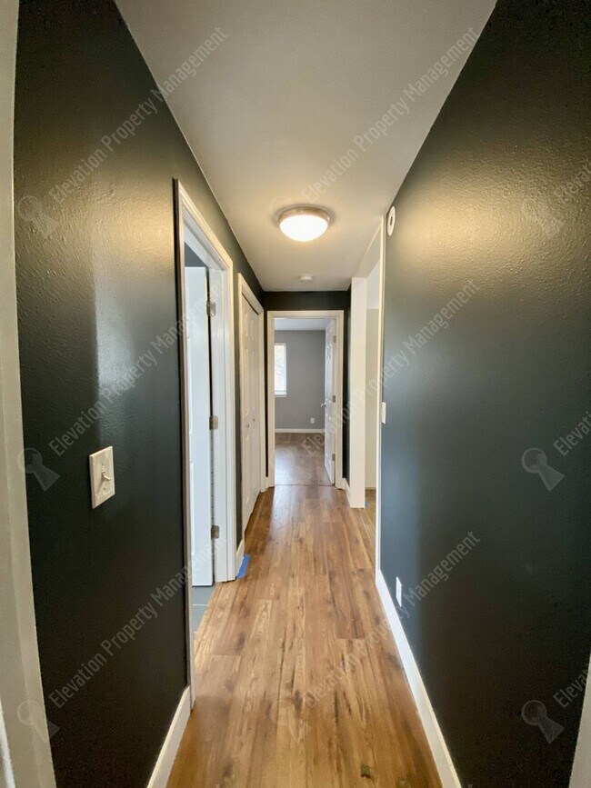 Building Photo - Updated 3BR - 2BA Gardener's Dream, w/ RV parking