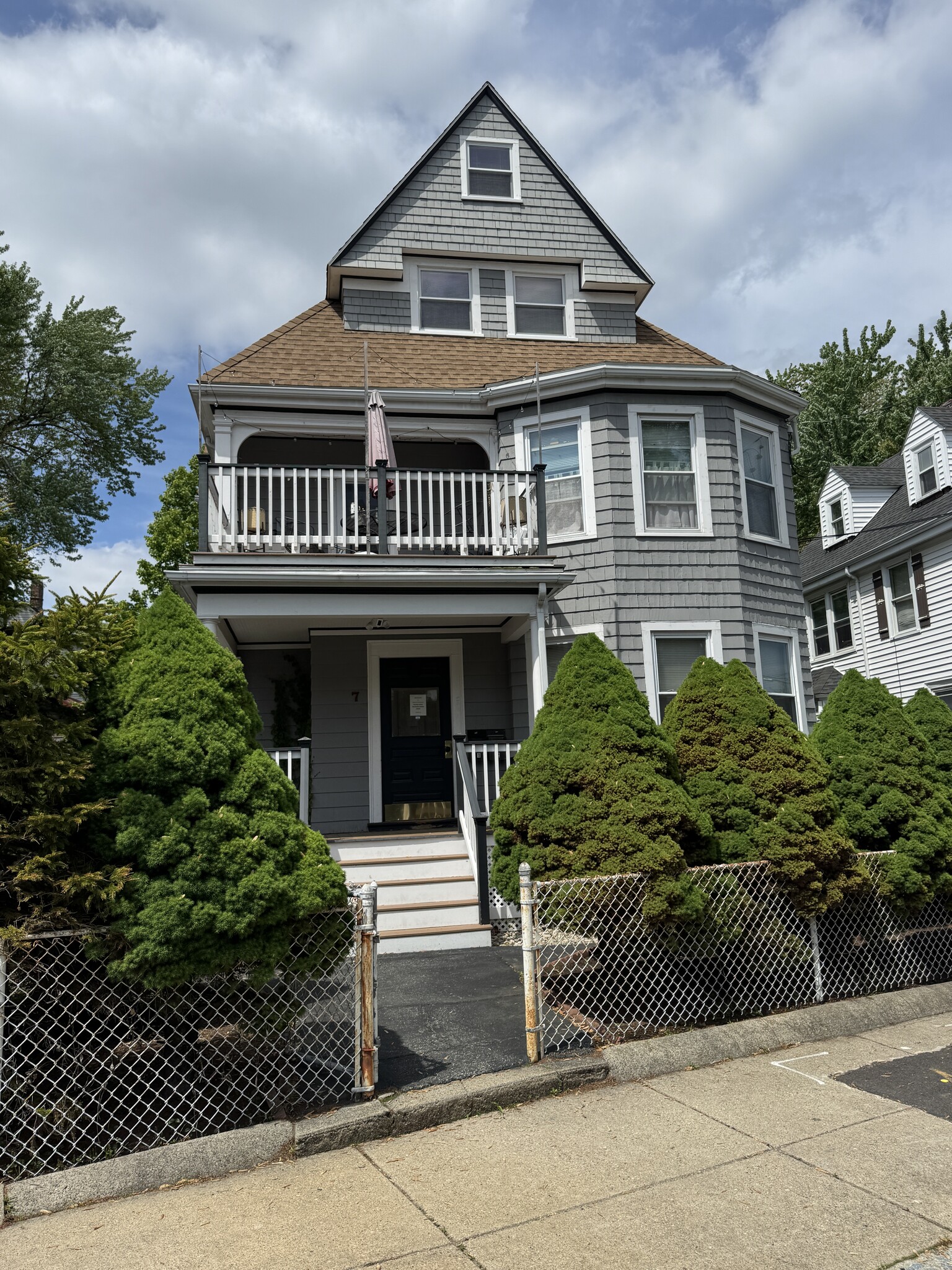 Building Photo - 7 Alcott St