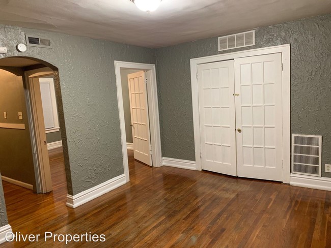 Primary Photo - 4223 Ellenwood Ave