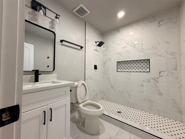 Building Photo - 2209 Gano St