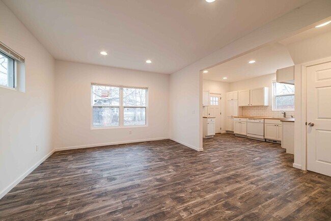 Building Photo - $1450 - Beautiful 3 bedroom home