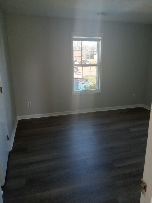 Building Photo - 542 Hickory Dr