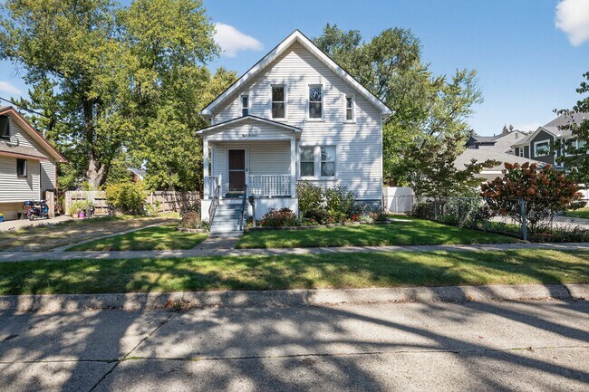 Building Photo - 814 Louis Ave
