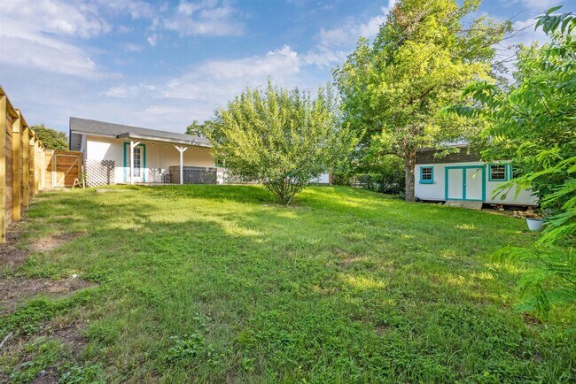 Building Photo - 3BR 2BA Home in East Austin – Near Univers...