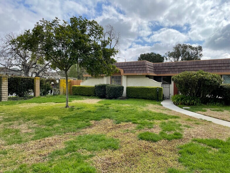 Primary Photo - 4150 Lake Harbor Ln