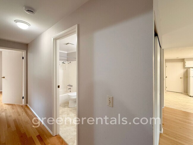 Building Photo - 3BD/1BA West Olympia Rambler