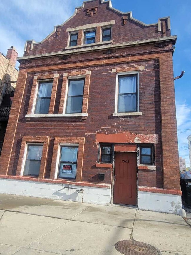 Primary Photo - 2611 S Troy St
