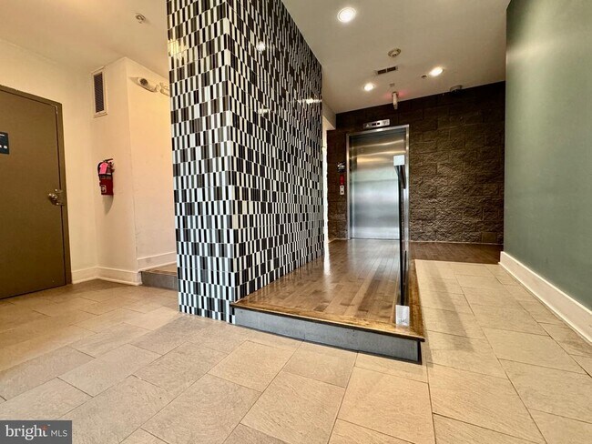 Building Photo - 1616 11th St NW