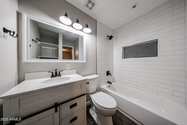 Building Photo - 1014 E Bendix Dr