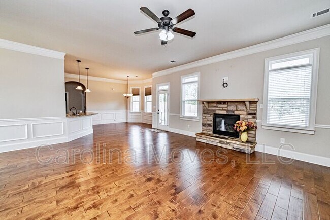 Building Photo - 200 Sunnybrook Ln