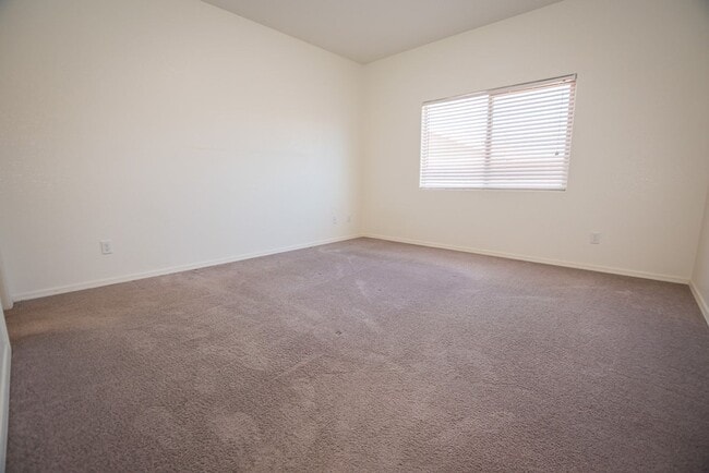 Building Photo - Great Open Floor Plan 3 Bedroom, 2 Bath, Central A/C in Holiday Subdivision!
