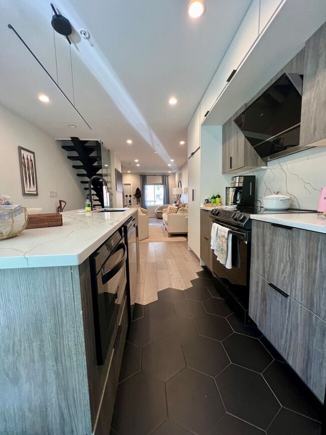 Building Photo - Gorgeous 3-Bedroom Townhome in the Heart of Northern Liberties! Available July 1st!